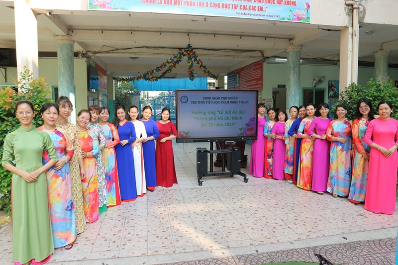 Công đoàn trường phạm ngọc thạch 
sinh hoạt kỷ niệm 114 năm ngày quốc tế phụ nữ 
(08/3/1910 - 08/3/2024)